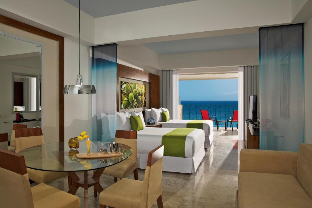 Suite Junior Doble Club Altitude con vistas al mar