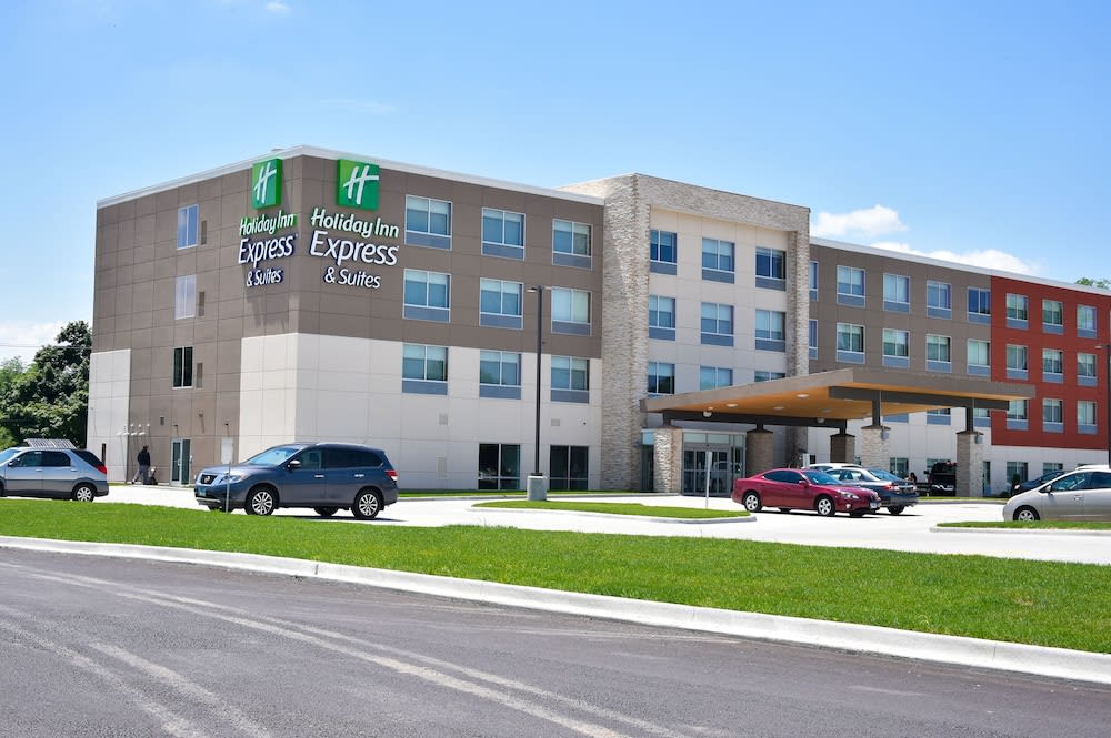 Holiday Inn Express & Suites Bensenville - O'Hare, an IHG Hotel