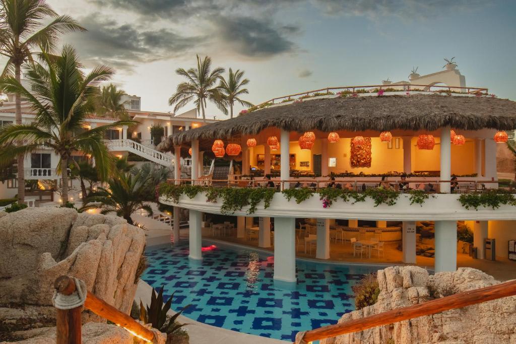 Mar del Cabo by Velas Resorts