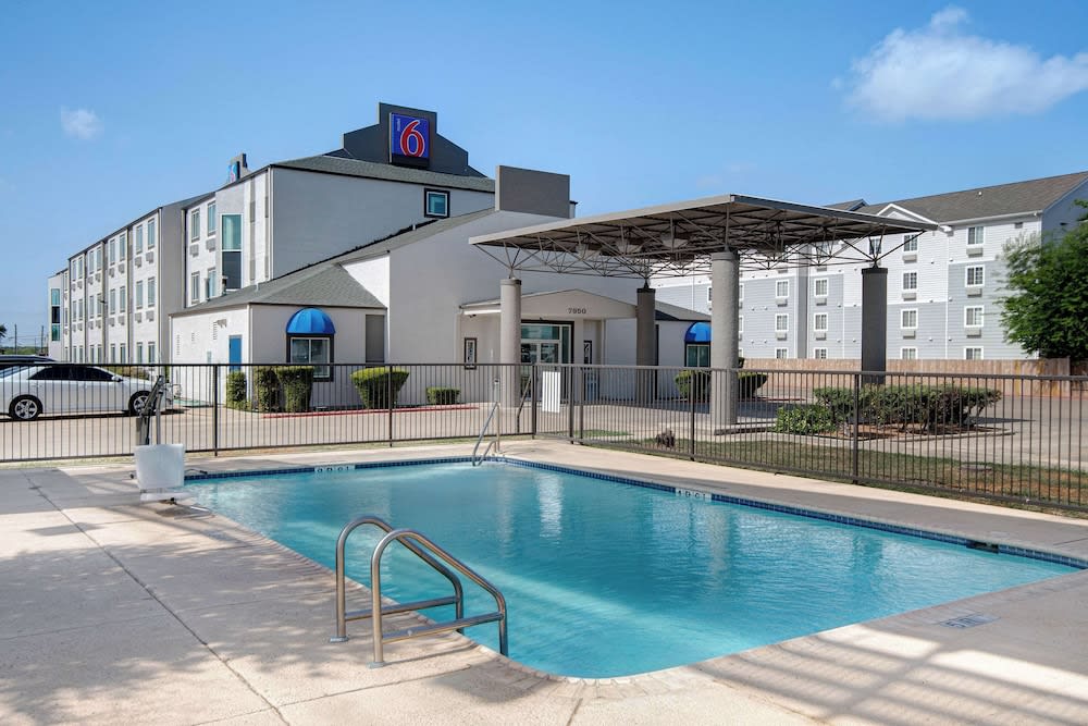 Motel 6 San Antonio, TX - South