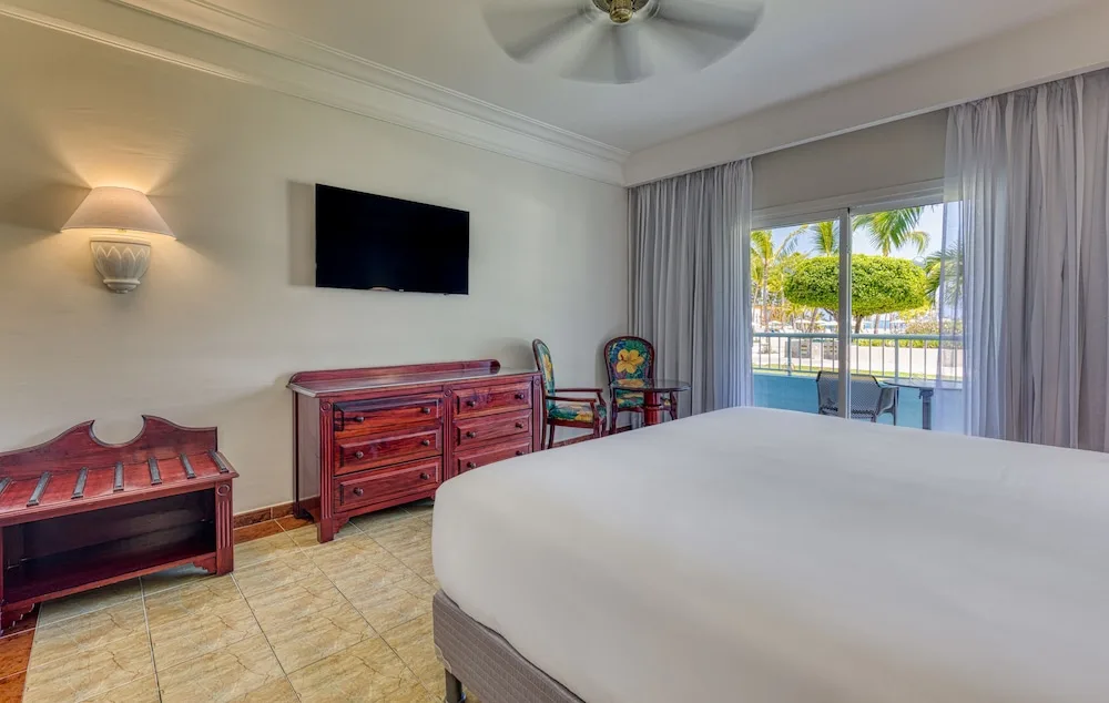 Img - Senator Junior Suite