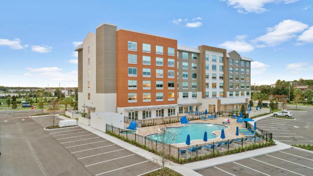 Holiday Inn Express & Suites Orlando - Lake Buena Vista, an IHG Hotel