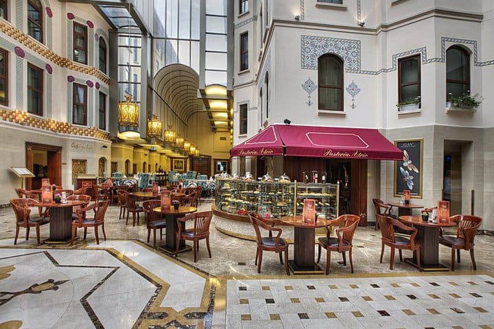 Restaurant at Crowne Plaza, hotel in Istanbul