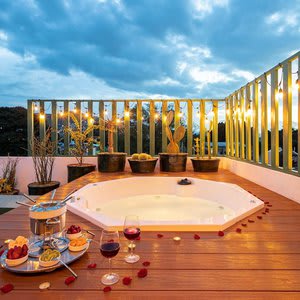 Rooftop Hot Tub 3 levels 5br in Villa