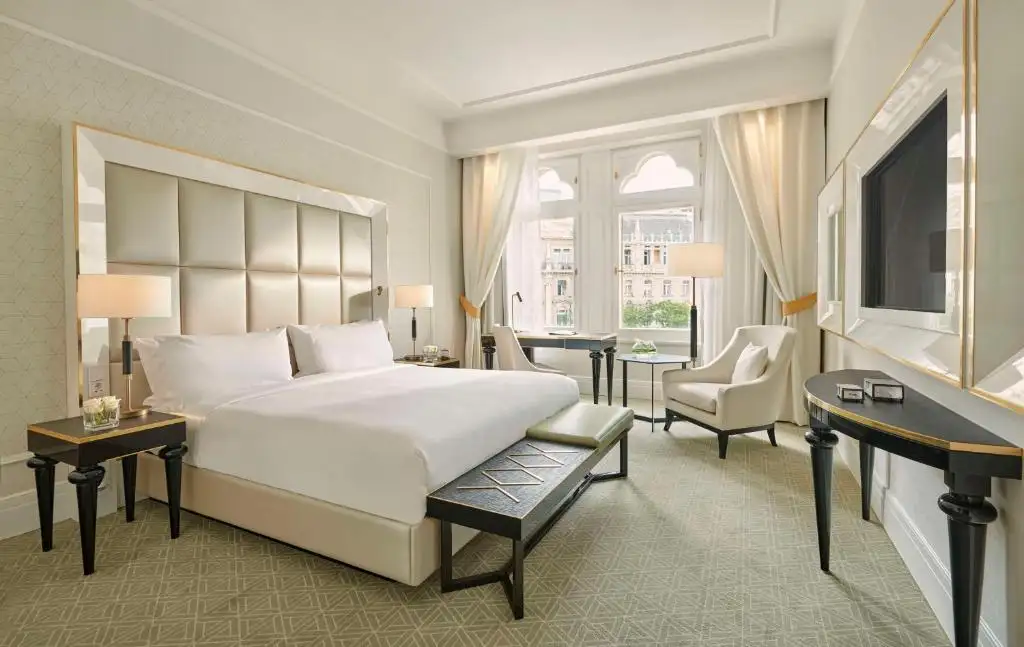 Habitación Doble Deluxe con cama extragrande y vistas a la ciudad