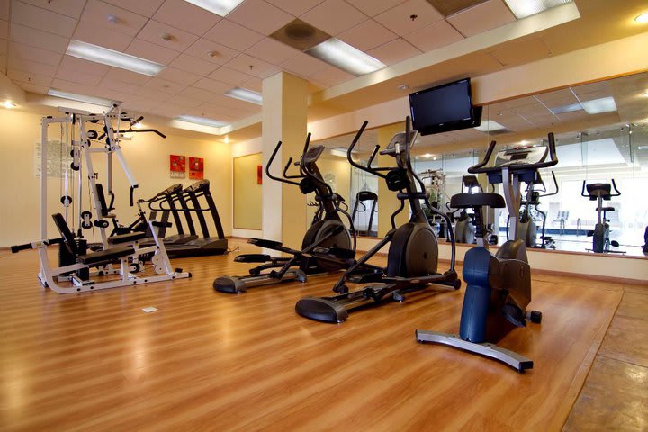 Gimnasio del hotel Courtyard en San Luis Potosí