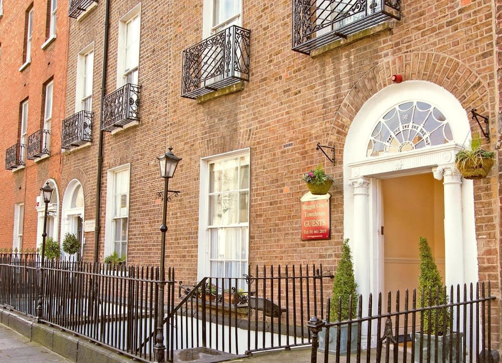 Baggot Court Townhouse Dublín Ireland PriceTravel