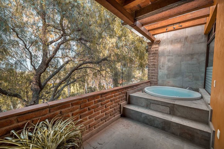 Master suite with jacuzzi