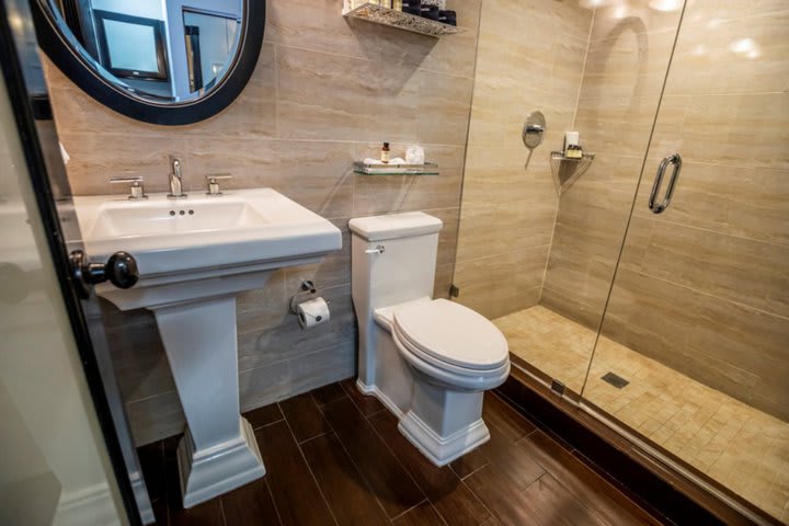 Private guest bathroom with shower