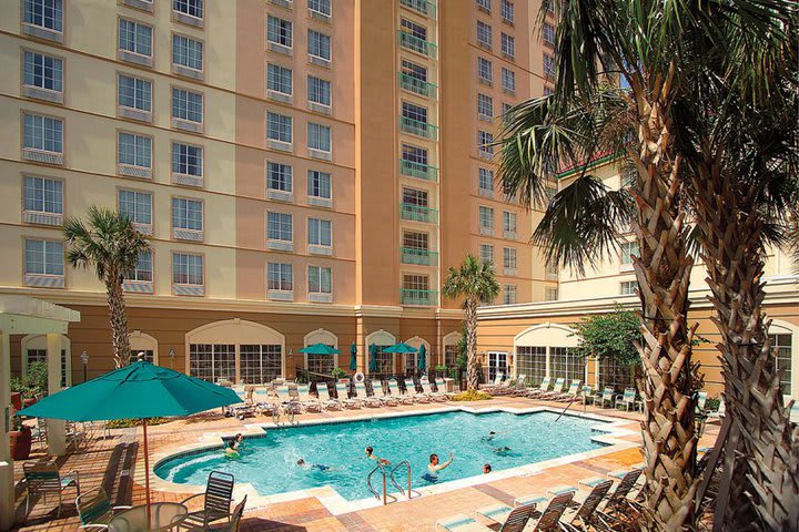 Alberca de La Quinta Inn & Suites Convention Center, hotel en San Antonio