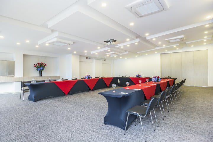 Las instalaciones incluyen salones para eventos