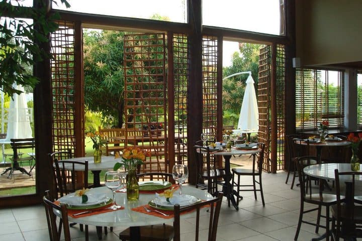 Restaurant at the Refugio da Vila hotel