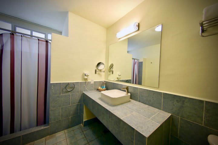 Private guest bathroom