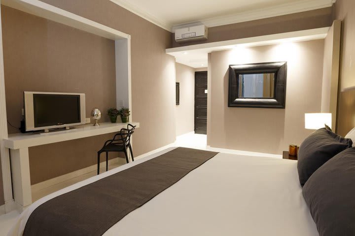 Deluxe guest room