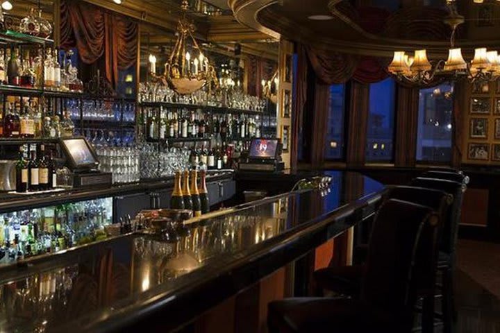 Bar en el hotel Sir Francis Drake