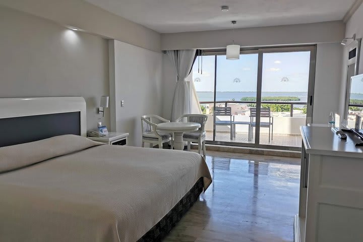 Deluxe room with lagoon view