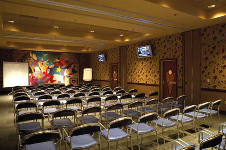 Puedes organizar conferencias en los saloens de eventos del Sunset Station Hotel & Casino