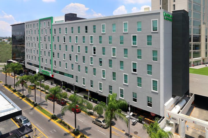 Wyndham Garden Guadalajara Acueducto