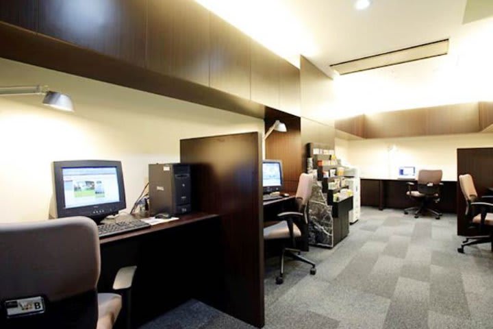 Business center at the Courtyard by Marriott Tokyo Ginza Hotel