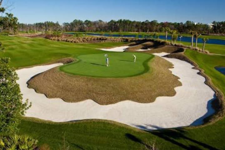 Golf course at the Waldorf Astoria hotel in Orlando