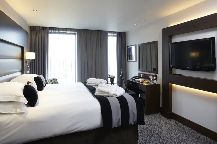 Hay televisiones interactivas en las habitaciones del Best Western Plus Park Grand Heathrow