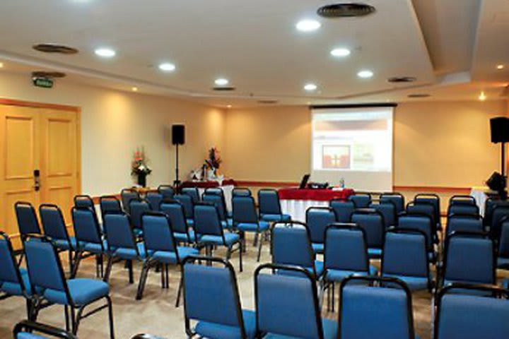 The conference facilities at the Mercure Manhattan hotel can accommodate up to 100 guests
