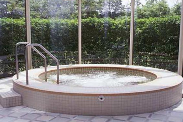 Puedes relajarte en el jacuzzi del Hilton Tokyo Narita Airport