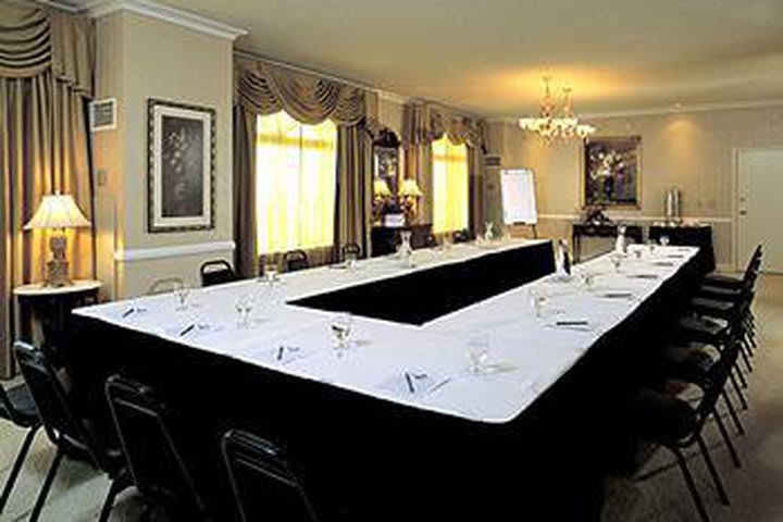 Boulder Station Hotel & Casino has meeting rooms that can accommodate up to 650 people