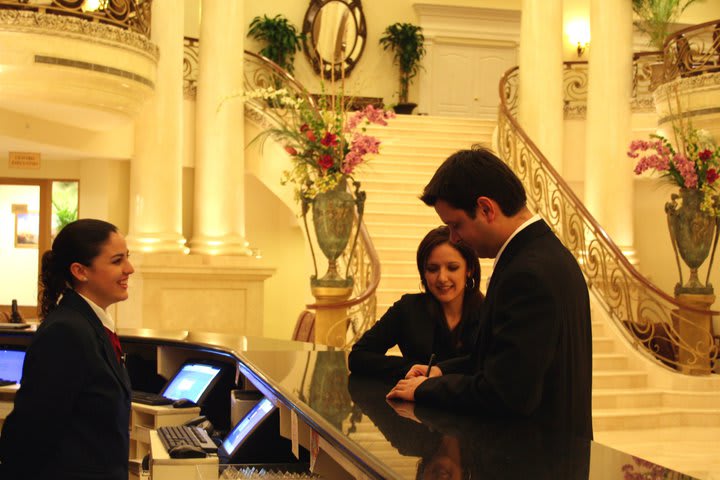 Recepción en el hotel