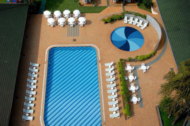 The Golden Tulip Internacional Foz has a children's pool