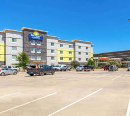 Days Inn & Suites by Wyndham Lubbock Medical Center