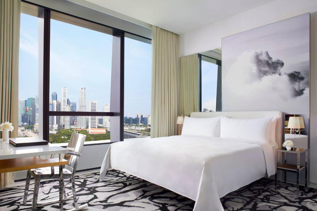 Premier, Guest Room, 1 King, Marina Bay View