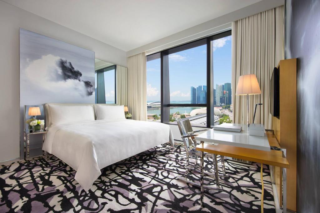 Premier, Guest Room, 1 King, Marina Bay View