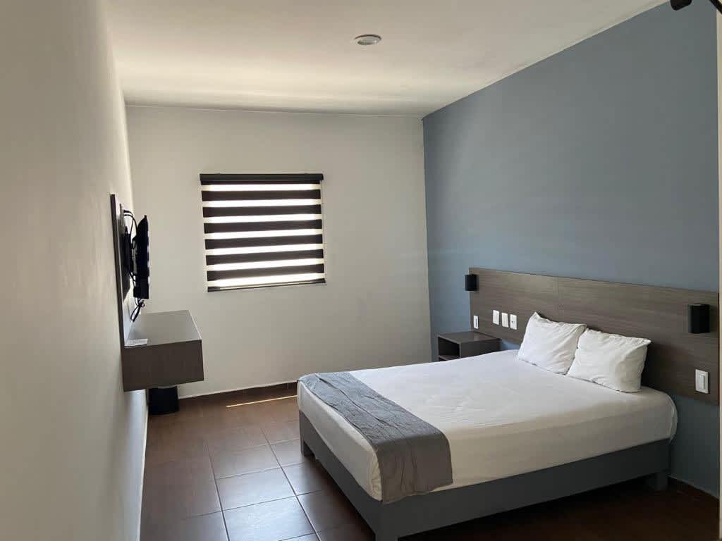 Habitación con cama grande 