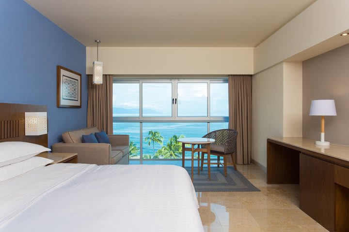 Deluxe room with ocean view