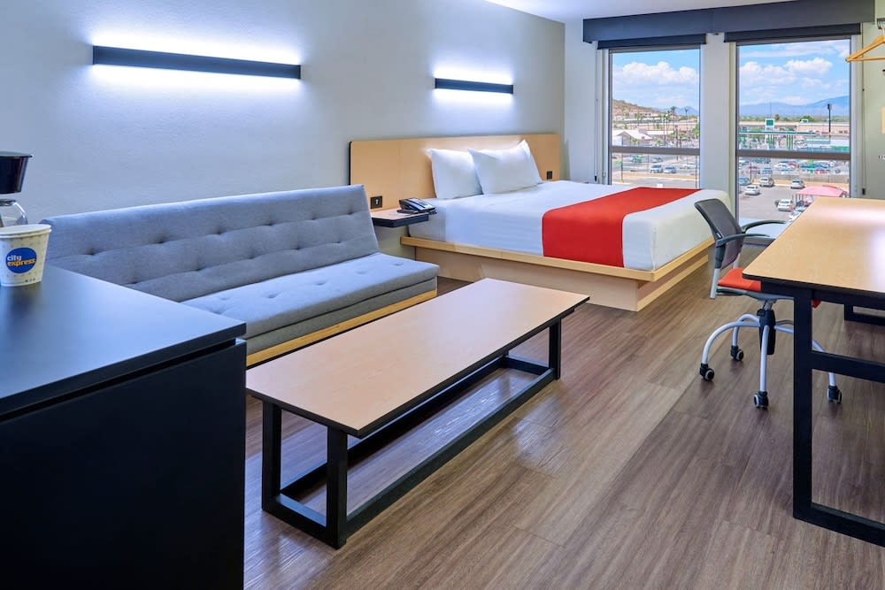 Img - Habitación superior, 1 cama King size con sofá cama, para no fumadores