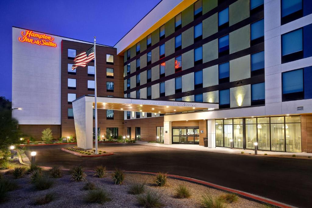 Hampton Inn & Suites Las Vegas Convention Center