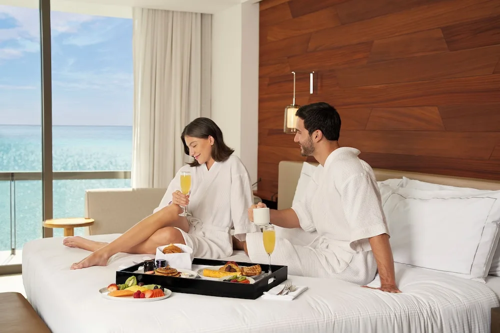 Img - OCEAN VIEW ONE KING BED GUESTROOM
