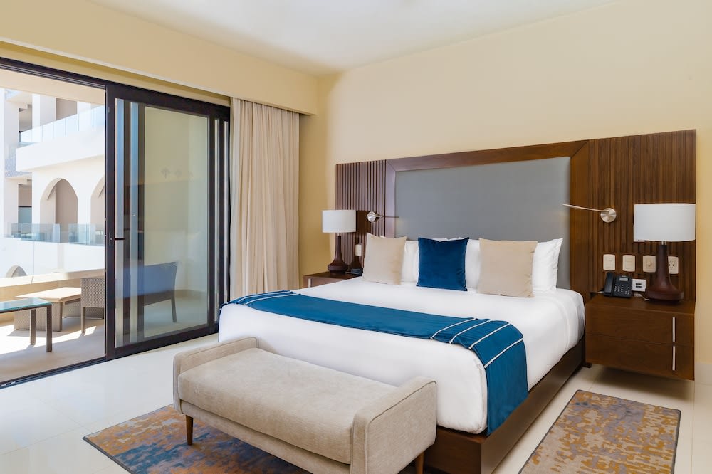 Img - One Bedroom Suite Pool View