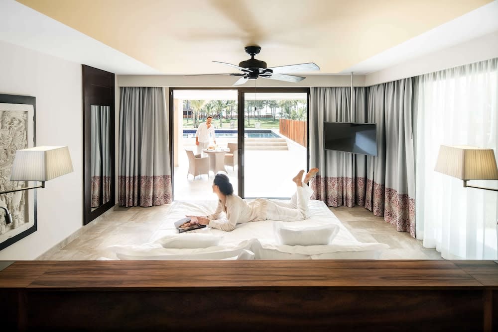 Img - Suite (Swim Up Premium Level)