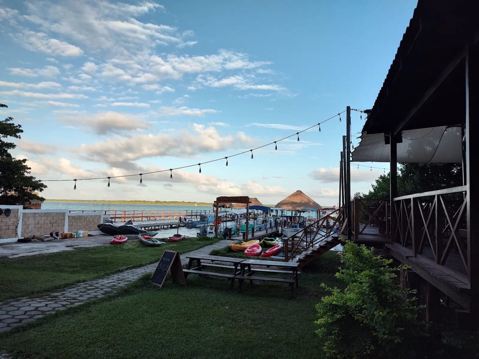 Hotel en la Costera de Bacalar