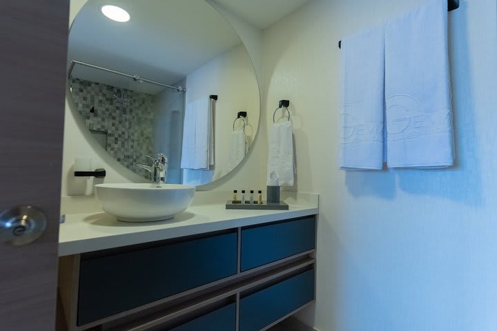 Detalle de un baño en una master suite lujosa