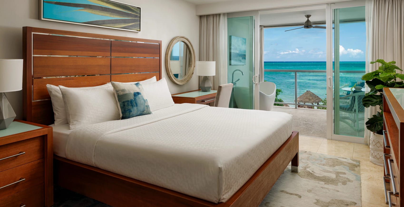 Img - Beachfront Grande Luxe Club Level Junior Suite w/Balcony Tranquility Soaking Tub