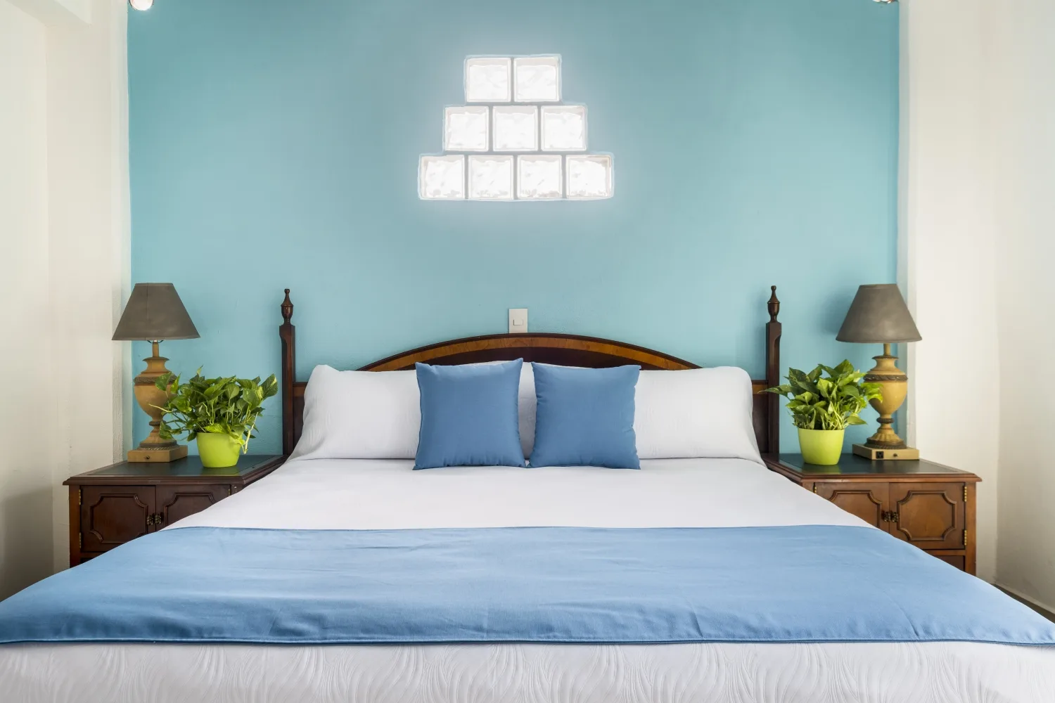 Img - Master suite familiar