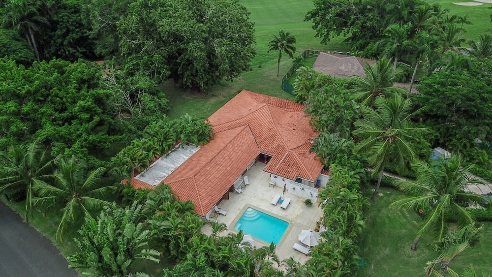 Golf Villa Close to the Beach No00