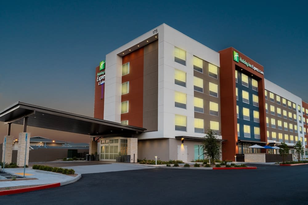 Holiday Inn Express & Suites Las Vegas - E Tropicana, an IHG Hotel