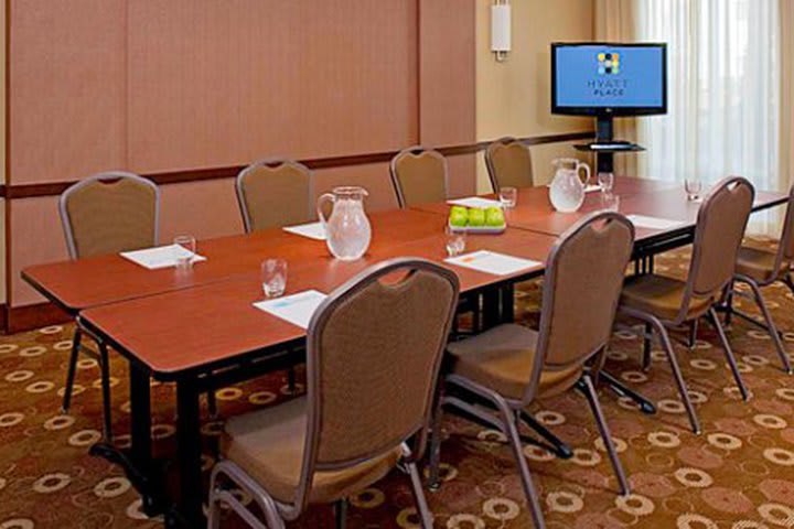 Los salones de eventos del Hyatt Place Orlando Airport - Northwest tienen capacidad para 120 personas