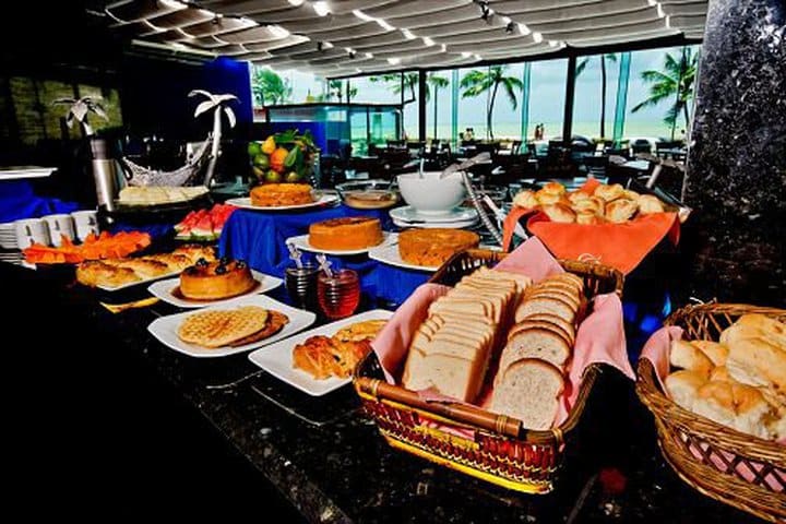 Barra de desayunos en el restaurante del Hotel Jangadeiro en Recife