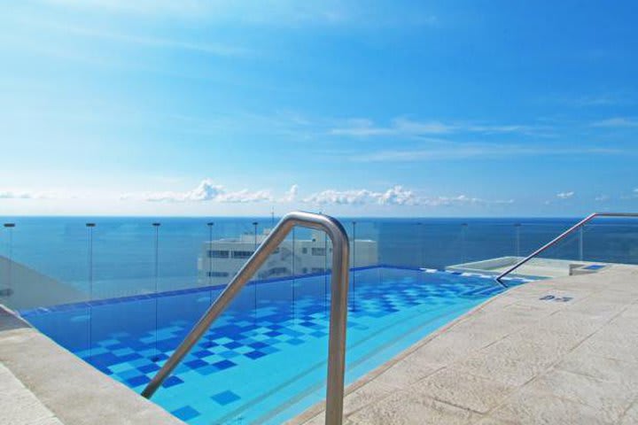 Hay piscinas con vista panorámica