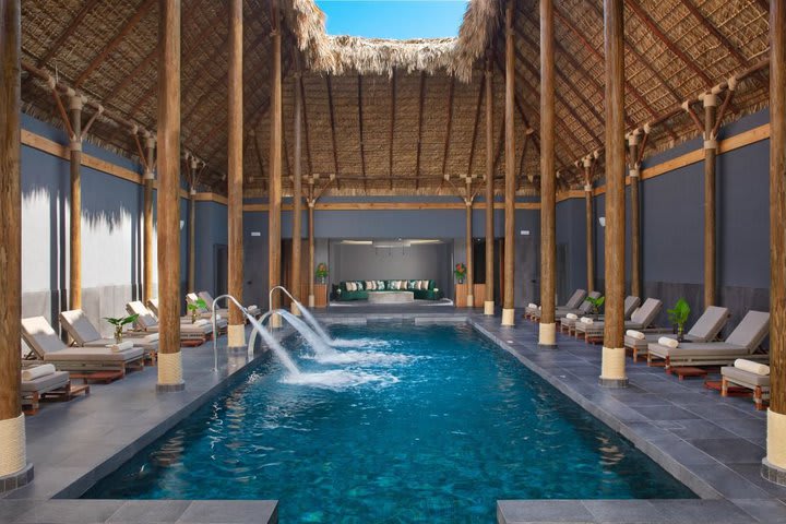 Hydrotherapy area in the Spa